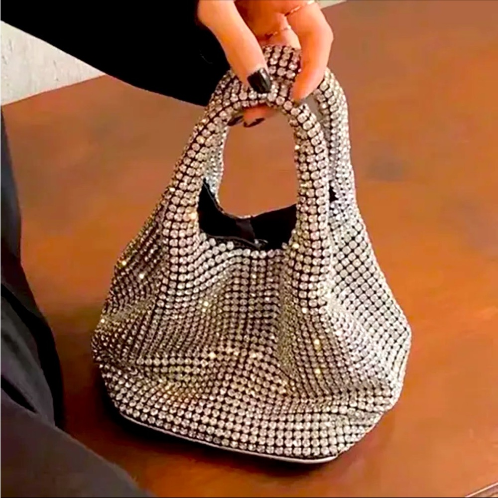 Gorgeous little rhinestone bag, amazing quality! So bright and sparkly!